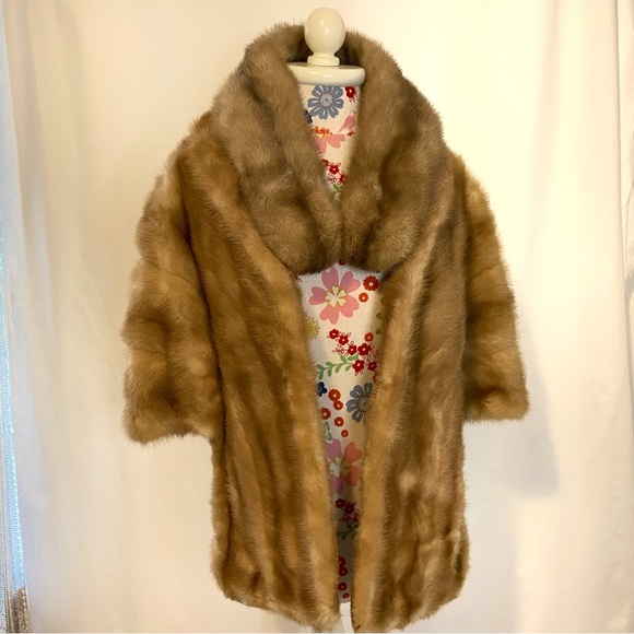 Halle Bros. Company Other - Vintage Halle Bros. Fur Wrap